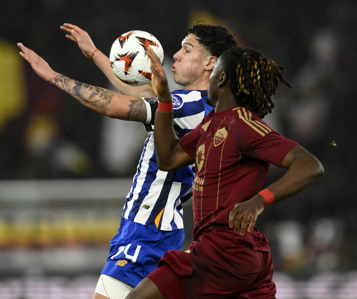 波尔图绝杀尤文，萨拉赫梅开二度欧联杯